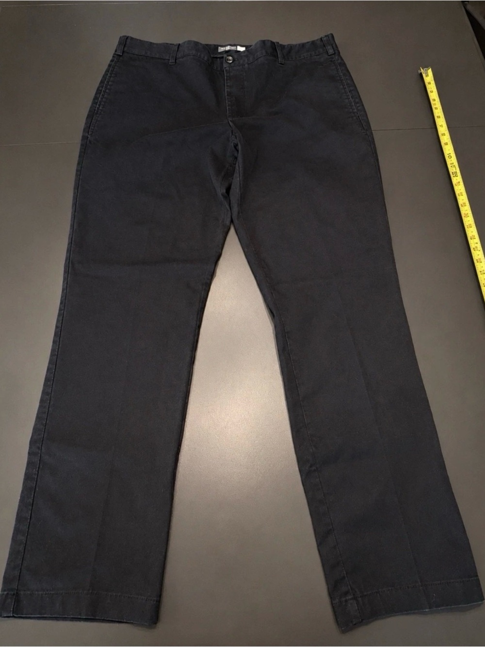 Van Heusen Flex Straight Fit Flat Front Pants – Men’s 40x34 – Black
